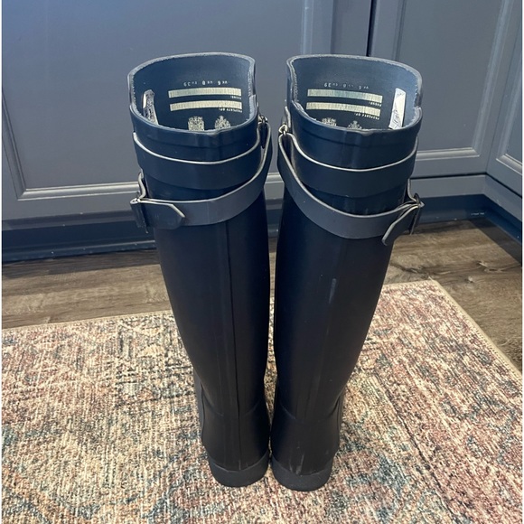 Hunter Women's Refined Tall Rain Boots | Two Tone Black and Blue - Picture 4 of 10